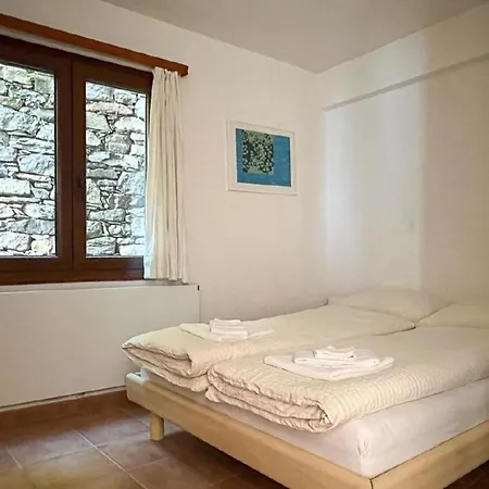 Sonnige Gartenwohnung Mit Pool Und Panoramasicht Hébergement de vacances Brissago