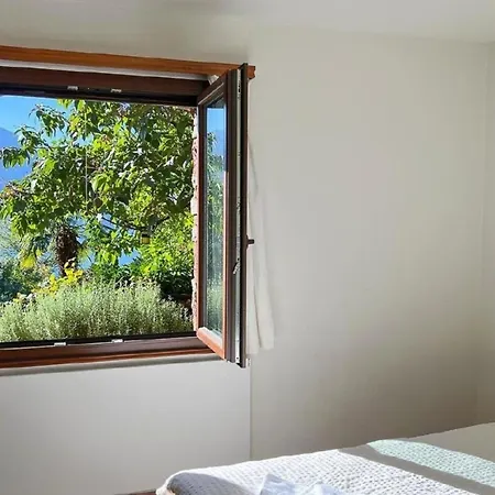 Hébergement de vacances Sonnige Gartenwohnung Mit Pool Und Panoramasicht